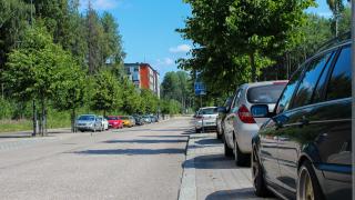 Autoja kadulla Kivistössä