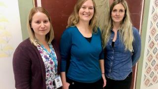 Palveluesimies Vaula Walo (oik.) ja palveluohjaaja Suvi Tiihonen (vas.) tulivat valituksi tehtäviinsä kuluvana syksynä anonyymin rekrytoinnin kautta. Hanna Sauli (kesk.) on yksi vantaalaisista esimiehistä, joka on rekrytoinut anonyymisti jo useammassa haussa