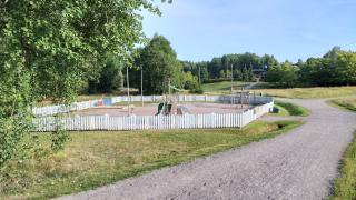 Askistonpuiston leikkipaikka ennen kunnostusta.