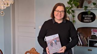 Eeva Kotioja berättar om Vanda stads 50 -åriga historia