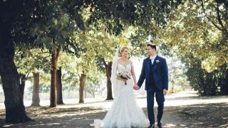 Hääpari Essi ja Jaakko Vantaa.