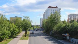 Liikennettä kadulla Hakunilassa.