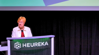 Tarja Halonen puhuu Heurekassa