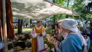 Helsingan keskiaikpäivä järjestetään lauantaina 10. elokuuta kello 11–17 Helsingin pitäjän kirkonkylässä Vantaalla.