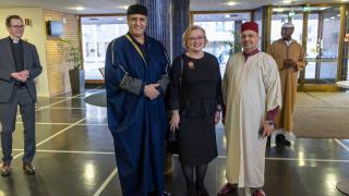 Kaupunginjohtaja Viljanen vieraineen kaupungintalossa iftar-illallisella