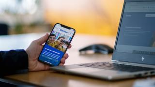 Puhelin ja tietokone