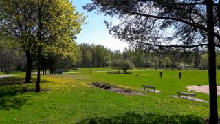 Jokiuomapuisto kesällä 2019.