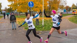 Juoksijoita maratonilla.