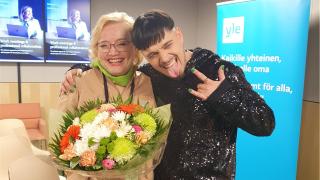 Käärijä palasi Suomeen kaupunginjohtaja Ritva Viljasen halaukseen