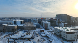 Kuvassa näkyy Kirjastopuisto ilmakuvassa.