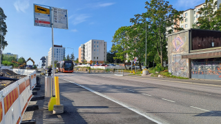 Linja-autopysäkki Hakunilassa.