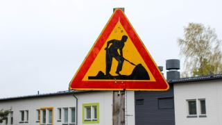 Työmaamerkki Rajakylän päiväkodilla.