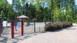 Punakivenpuiston koirapuisto.
