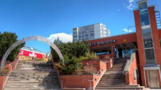 Koivukylän kirjasto punatiilirakennus.