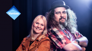 Vantaan kaupungin kulttuurituottajat Tuomas Hulkkonen ja Riikka Kampara. 