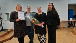 Matilda-palkintoa vastaanottamassa Marjut Lahtela, Pauliina Eriksson, Maaria Jäske ja Saara Bouzoubaa Teerineva.
