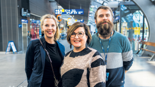 Yrityskoordinaattorit Minna Honkanen ja Aarno Sirpi sekä työllisyysjohtaja Eija Väätäinen