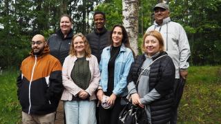 Monikielisen neuvonnan asiantuntijat.