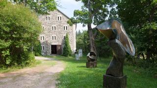 Nissbackan kartano kesällä.