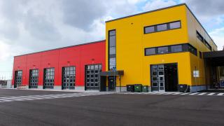 Ojangon uusi bussivarikko ulkoapäin.