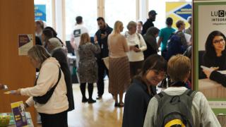 Vantaan kotoutumisen verkostomessujen 2023 kävijöitä.