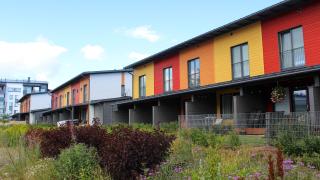 Kerrostaloja Rajakylässä. 