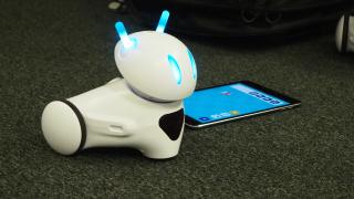 Robotti ja Ipad Tikkurilan Roboleirillä.