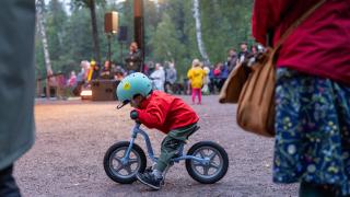 Ulkoilua tulipaikalla.