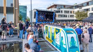 Yleisötapahtuma torilla.