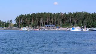 Porslahdensatama mereltä päin katsottuna.