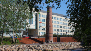 Tikkurilan jokiranta.