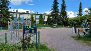 Savikkapuiston leikkipaikka Viertolassa.