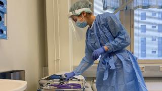 Lääkäri epidemiaterveysasemalla.