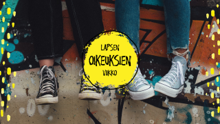 Taustalla nuorten kengät ja etualalla Lapsen oikeuksien viikon logo.