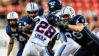 Jenkkifutiksen pelaajia pelaamassa.