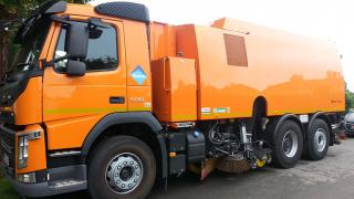 kadunpuhdistusajoneuvo.