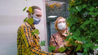 Mayor Ritva Viljanen and project manager Henri Laine.