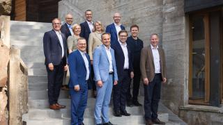 Kaupunginjohtajat ja pormestarit Luontofoorumissa 5.9.2025.