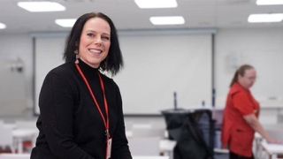 Kuvassa RTK-Palvelujen rekrytointikoordinaattori Mari Jokinen.