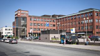 Järjestö- ja muut hyvinvointitoimijat ovat mukana esittelemässä palveluitaan ja keskustelemassa kävijöiden kanssa muun muassa Tikkurilan terveysasemalla.