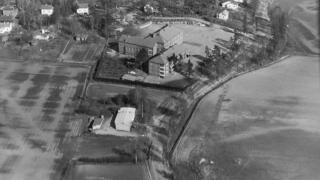Veromäen koulu ilmakuvassa 1960-luvulla