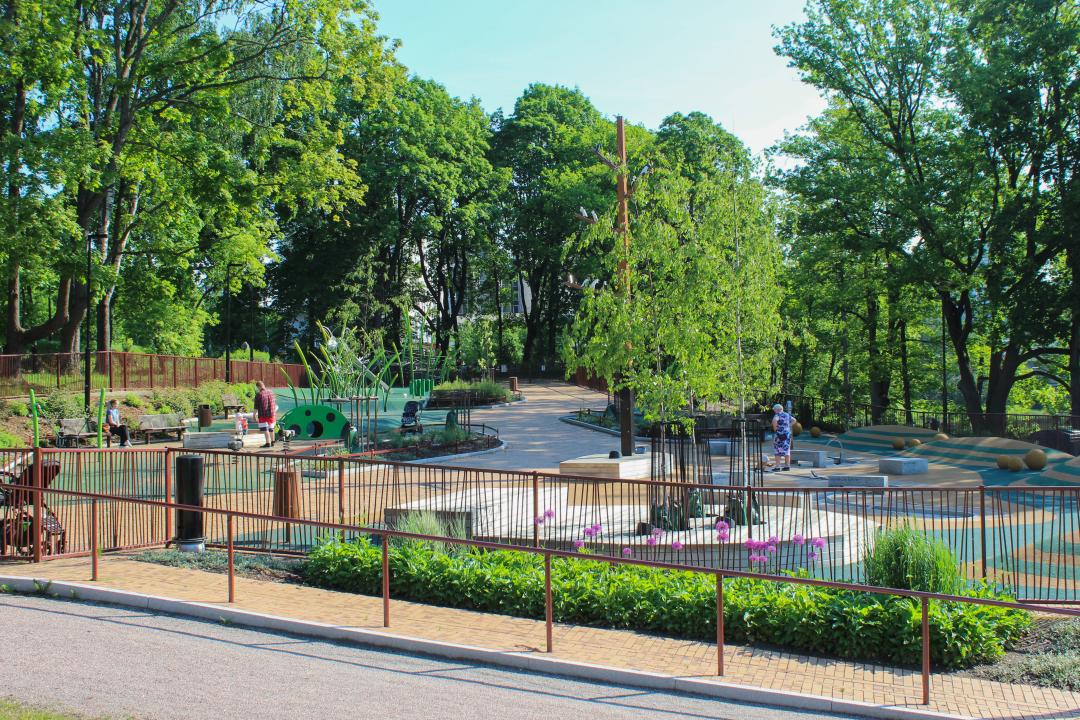 Åvikin leikkipaikka Tikkurilanrannassa.